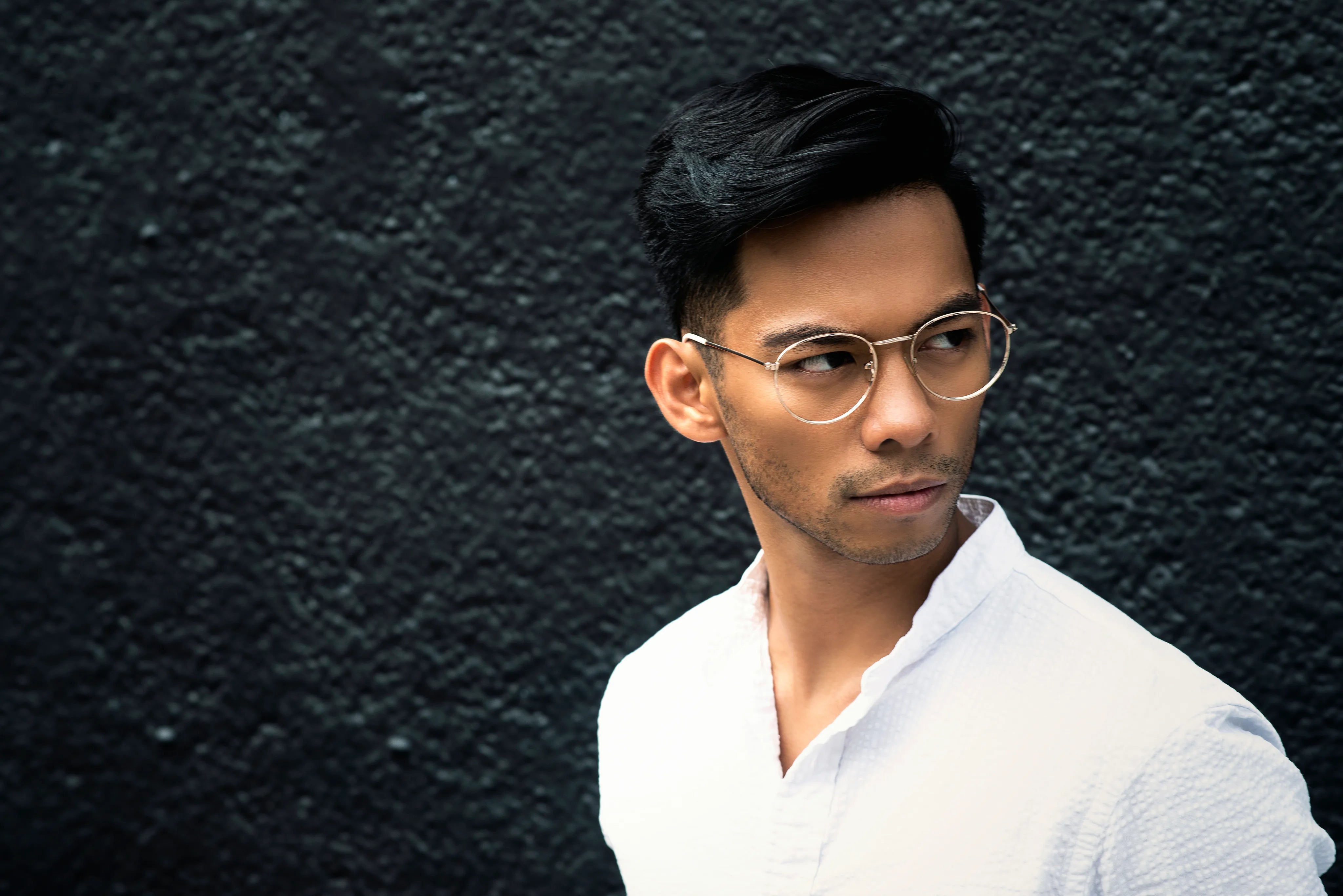 files/modern-male-fashion-with-glasses_def20ae8-060b-47ea-8e22-54d27617a33b.webp
